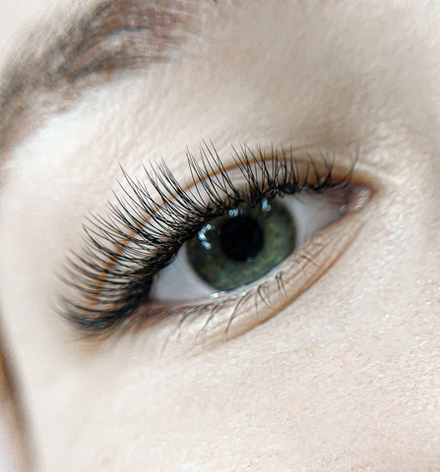 Наращивание ресниц классический объем