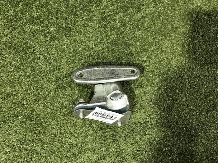 Петля двери задняя правая нижняя Mercedes A W176 (2012-2018)