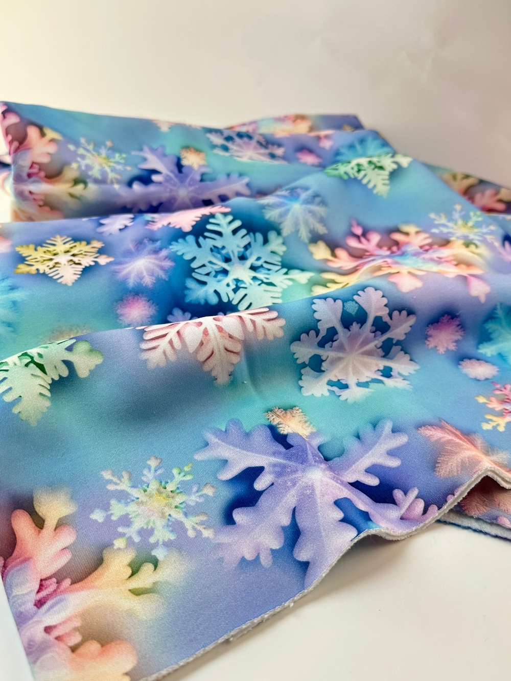 СНЕЖИНКИ - Футер 3-х нитка НАЧЕС КОМПАКТ ПЕНЬЕ СТРИЖЕННЫЙ (мелкие белые точки непрокраса)