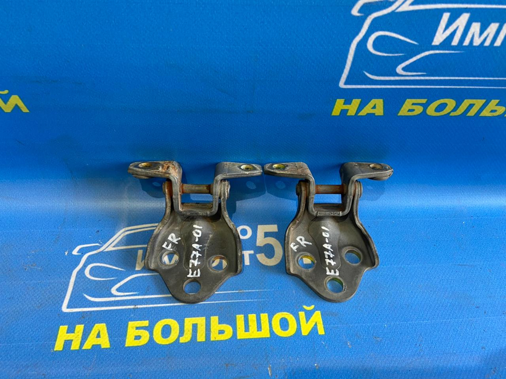 Петля двери передней правой MITSUBISHI GALANT 1992
