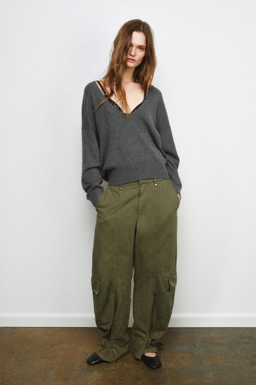 ZARA СВИТЕР С ГЛУБОКИМ ВЫРЕЗОМ, СЕРЫЙ