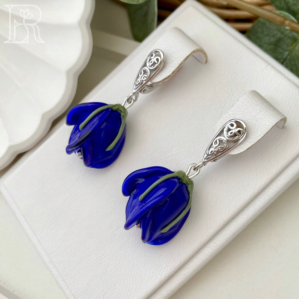 LEFIREL' Серьги серебряные женские "Индиго" с цветами из муранского стекла / ювелирные украшения из родированного серебра 925