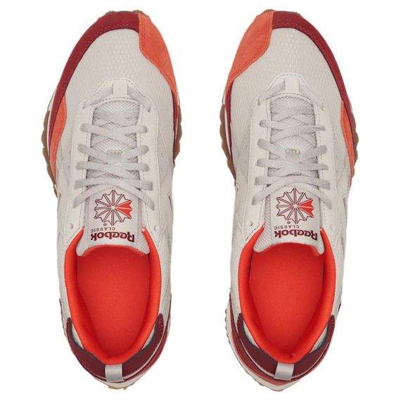 Кроссовки Reebok LX2200 - это универсальный топ красного цвета.