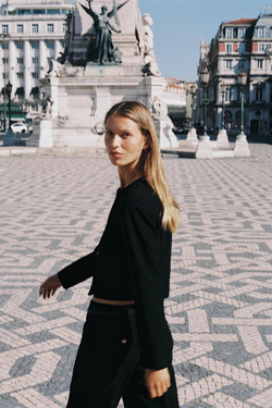 ZARA КОРОТКИЙ ДВУБОРТНЫЙ БЛЕЙЗЕР, ЧЕРНЫЙ