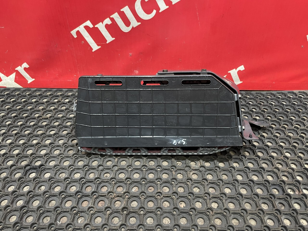 Подножка левая 2019г.