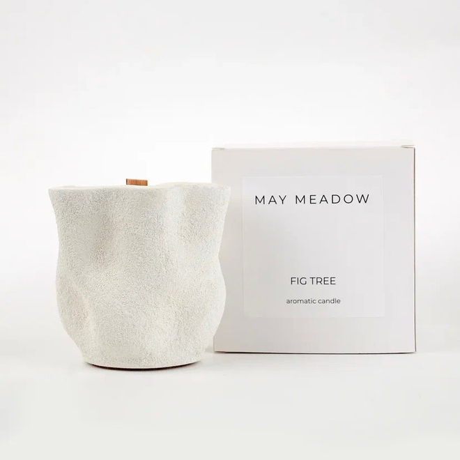 Соевая свеча в скульптурной форме с деревянным фитилем "MAY MEADOW" 300ml