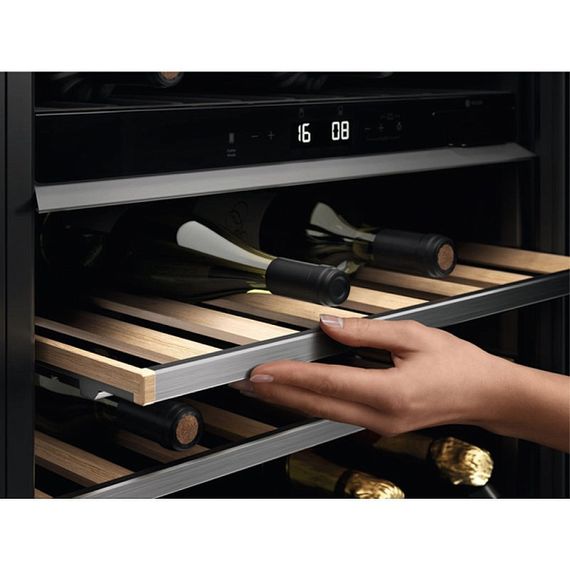 Винный холодильник Electrolux EWUD040B8B