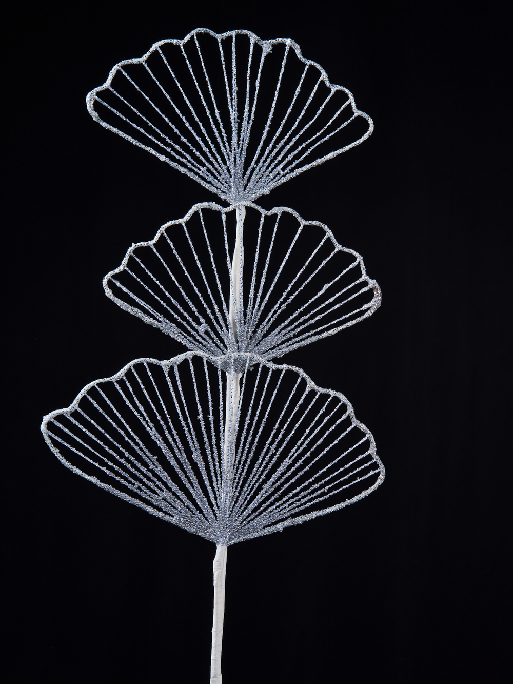 Веточка гинго 25x71см ChristmasDeLuxe белая с серебром