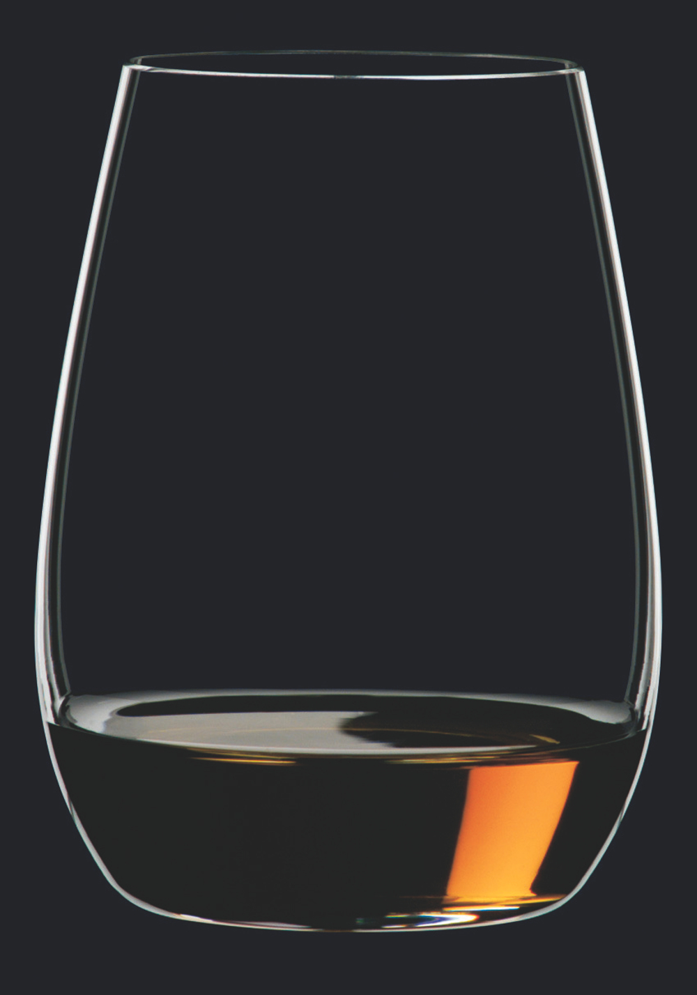 Набор бокалов для крепких напитков 2 шт 230 мл Riedel The O Wine Tumbler Spirits на черном фоне