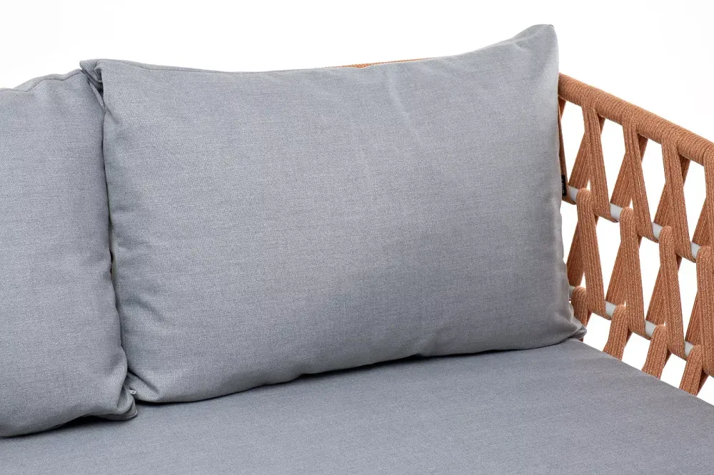 "Диего" диван 2-местный плетеный из роупа, каркас алюминий светло-серый (RAL7035) муар, роуп оранжевый меланж круглый, ткань светло-серая