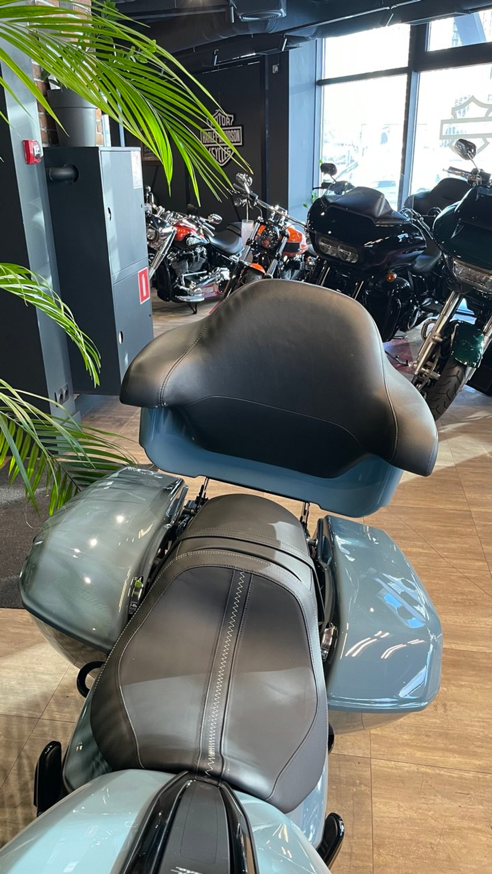 Harley- Davidson Road Glide 117 SHARKSKIN BLUE/Black 2024