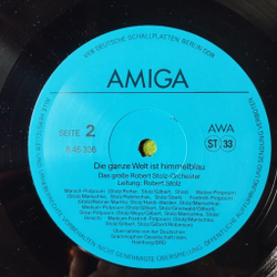 Винтажная виниловая пластинка LP Robert Stolz Роберт Штольц Die Ganze Welt Ist Himmelblau (ГДР 1988)