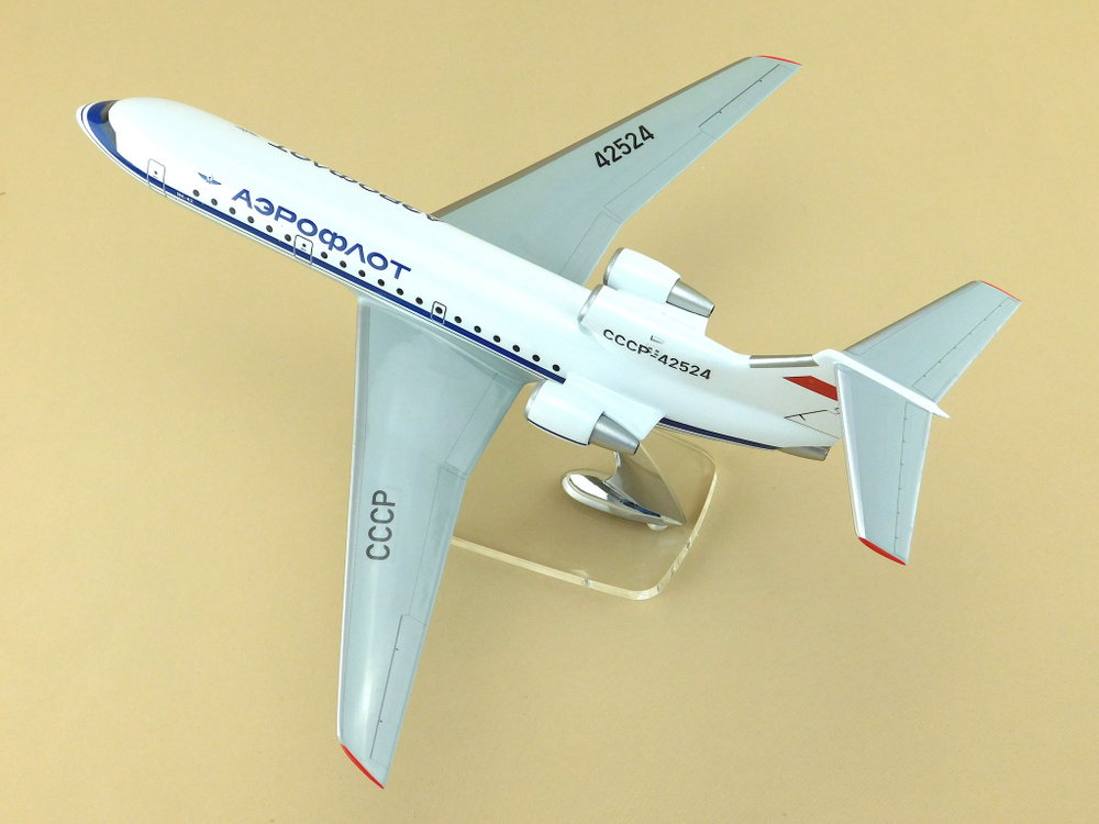 Модель самолета Як-42 (М1:100 Аэрофлот СССР-42524)