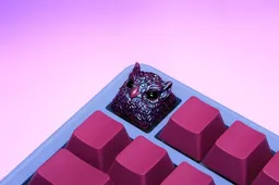 Клавиша XIIX «Owl Pearl», фото на клавиатуре - ракурс 2