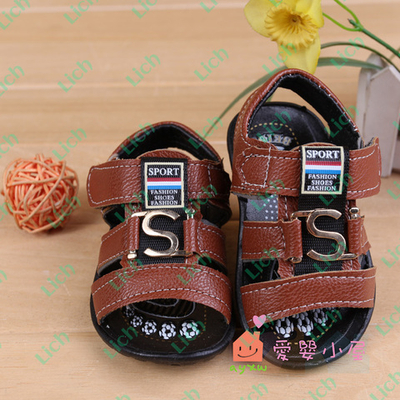 Сандалии детские с пряжкой в виде буквы S и лейблом