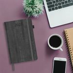 Ежедневник датированный 2025, А5, 138x213 мм, BRAUBERG "Wood", под кожу, держатель для ручки, резинка-фиксатор, серый, 115832