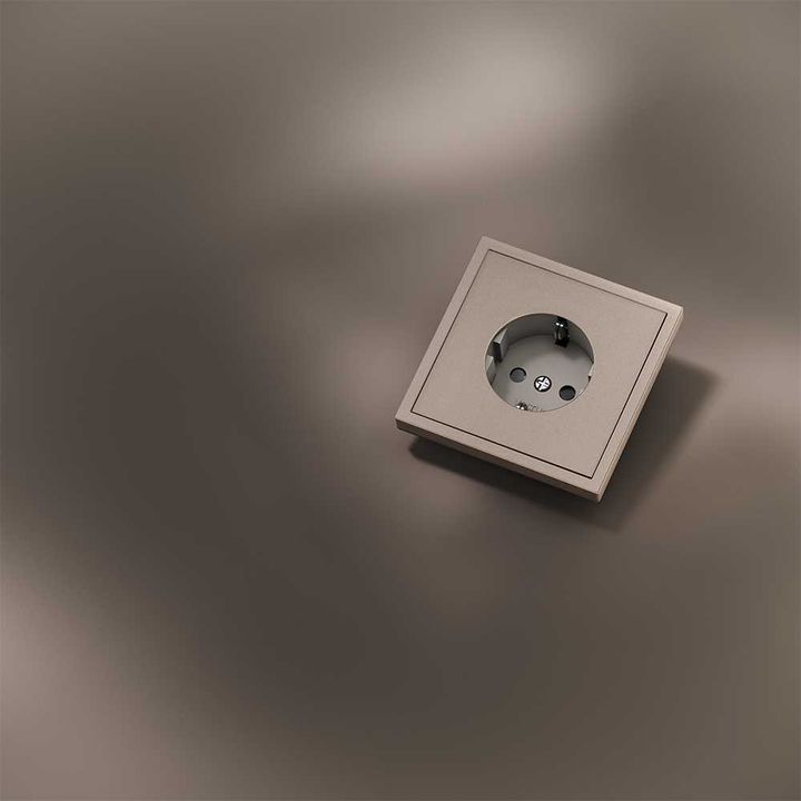 Накладка для розетки с заземлением и защитными шторками, S70 Metal (платина) Voltum VLSM000710