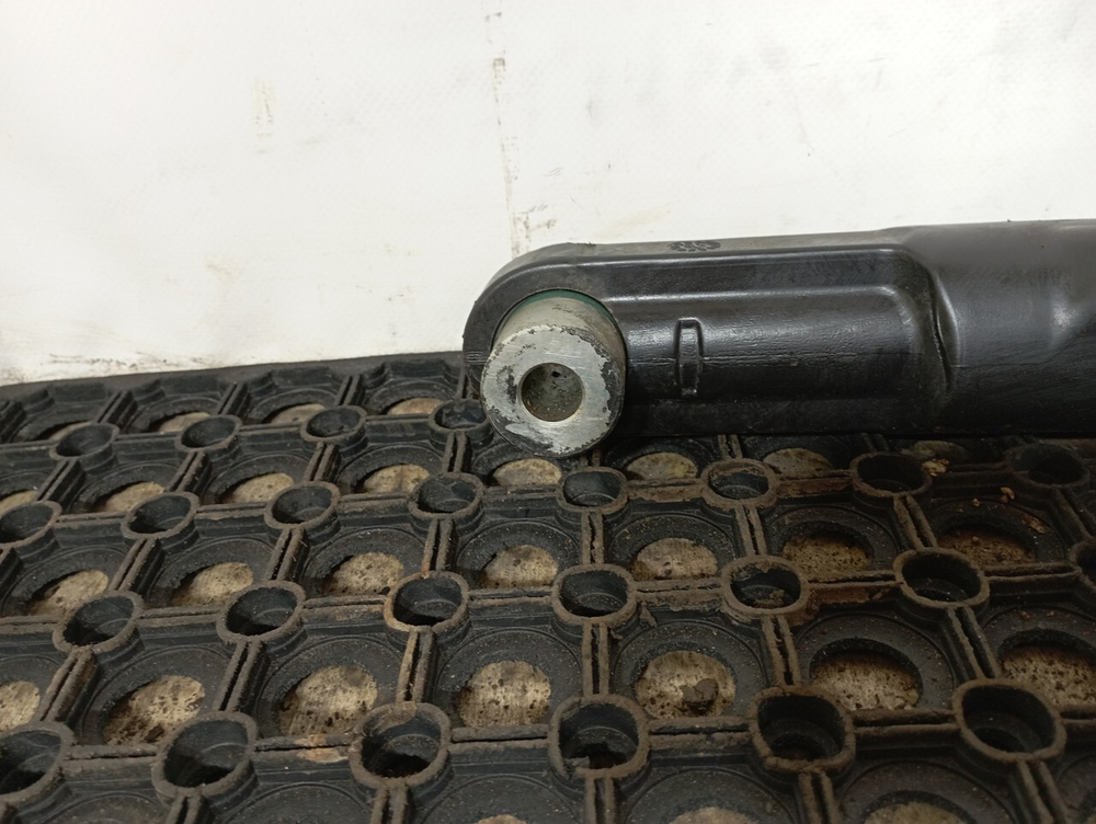 Цилиндр подъема кабины 2023г