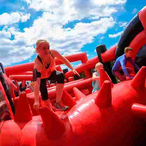 Надувной парк "Кладовая развлечений"