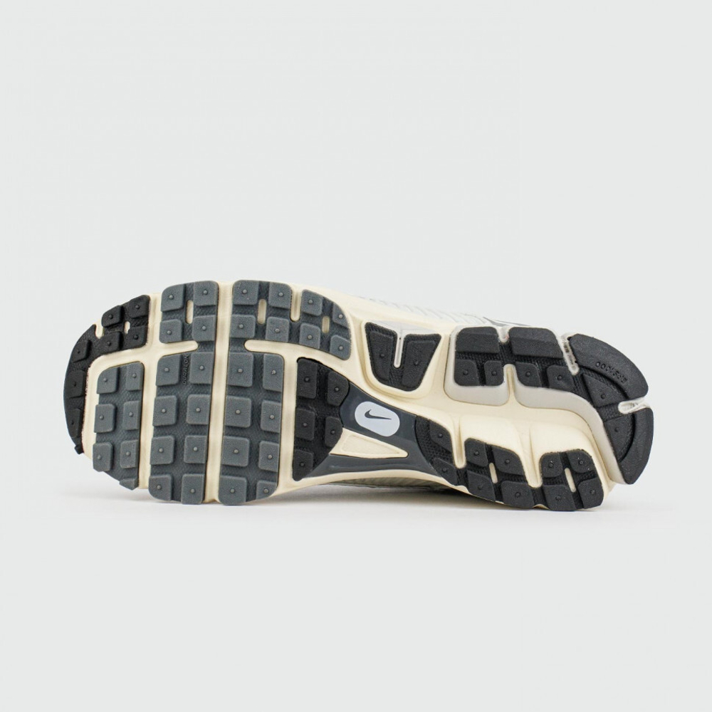 кроссовки Nike Zoom Vomero 5 White / Light Grey HF0731-007