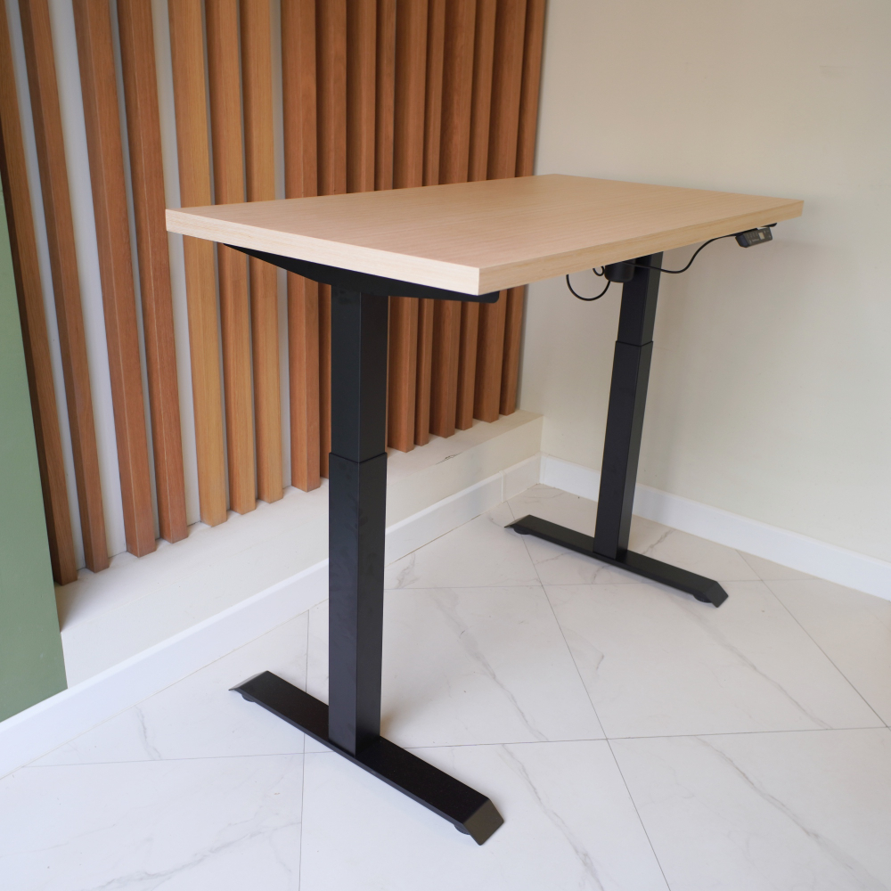 Регулируемый компьютерный стол Motor UP с регулировкой по высоте — столешница МДФ дуб беленый