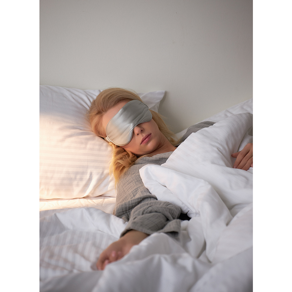 Маска для сна из натурального шелка светло-серого цвета из коллекции essential