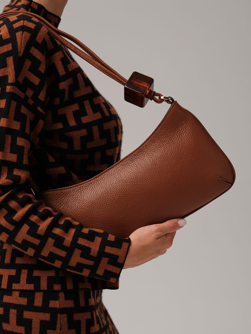 Кожаная сумка Deboro 31024 коричневый фундук