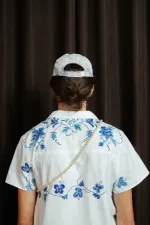 Рубашка Soeurs с Синими Цветами Вышитыми Вручную 2 белая