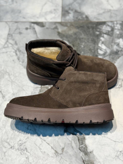 UGG