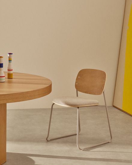 Стул Meli с сиденьем из бежевого шенилла и бежевыми металлическими ножками Испании La Forma