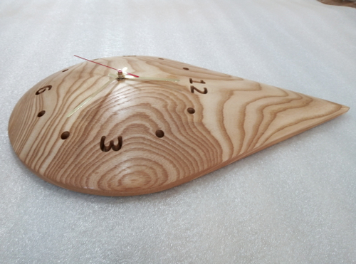 Часы из массива дерева "Капля"