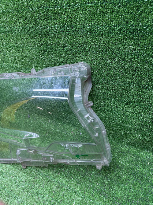 Стекло фары правое Toyota Land Cruiser Prado 150 (2017-н.в.)