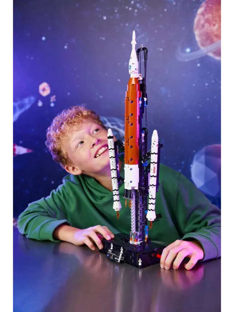 Конструктор Technic 42221 NASA Artemis SLS HeavyLift Rocket
