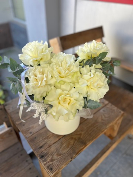 Шляпная коробка с французскими розами