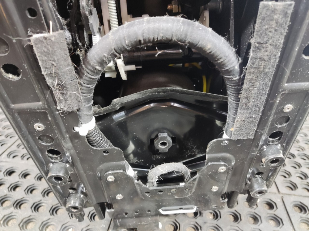 Комплект сидений пневматических 2023г