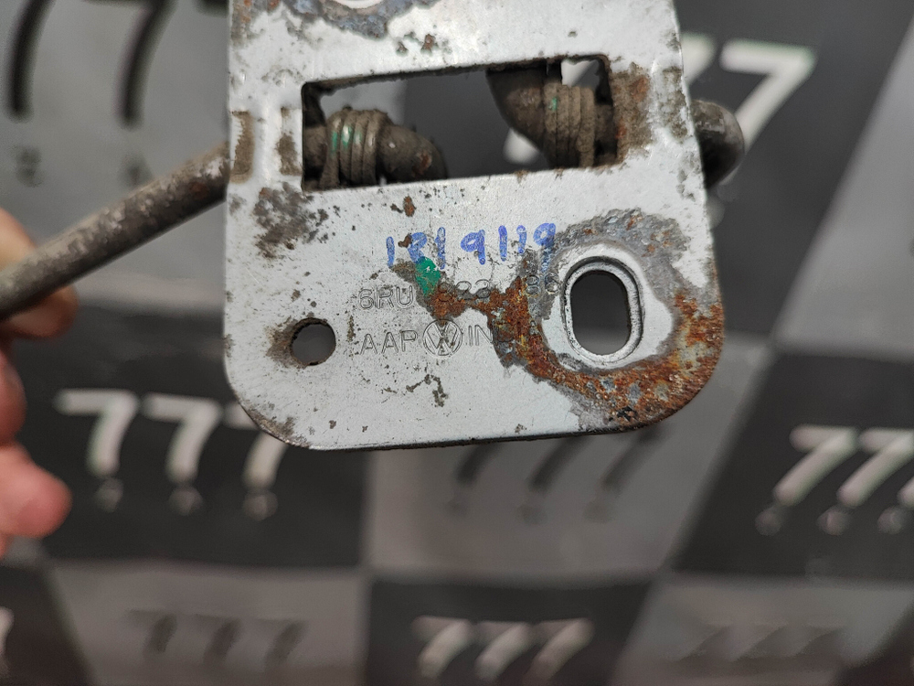 Крюк замка капота Volkswagen Polo 5 14-20 Б/У Оригинал 6RU823186