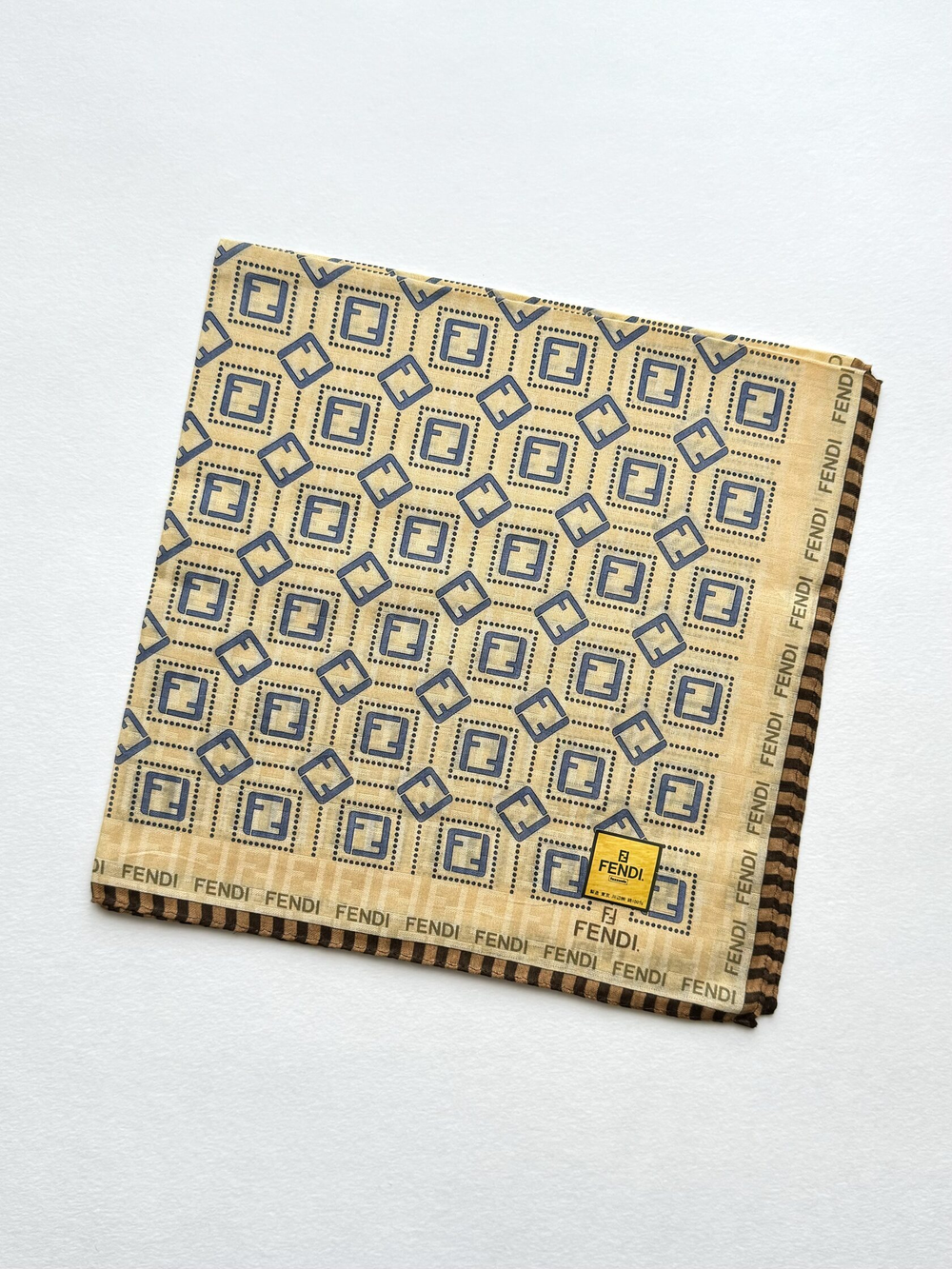 Платок бежевый с лого Fendi