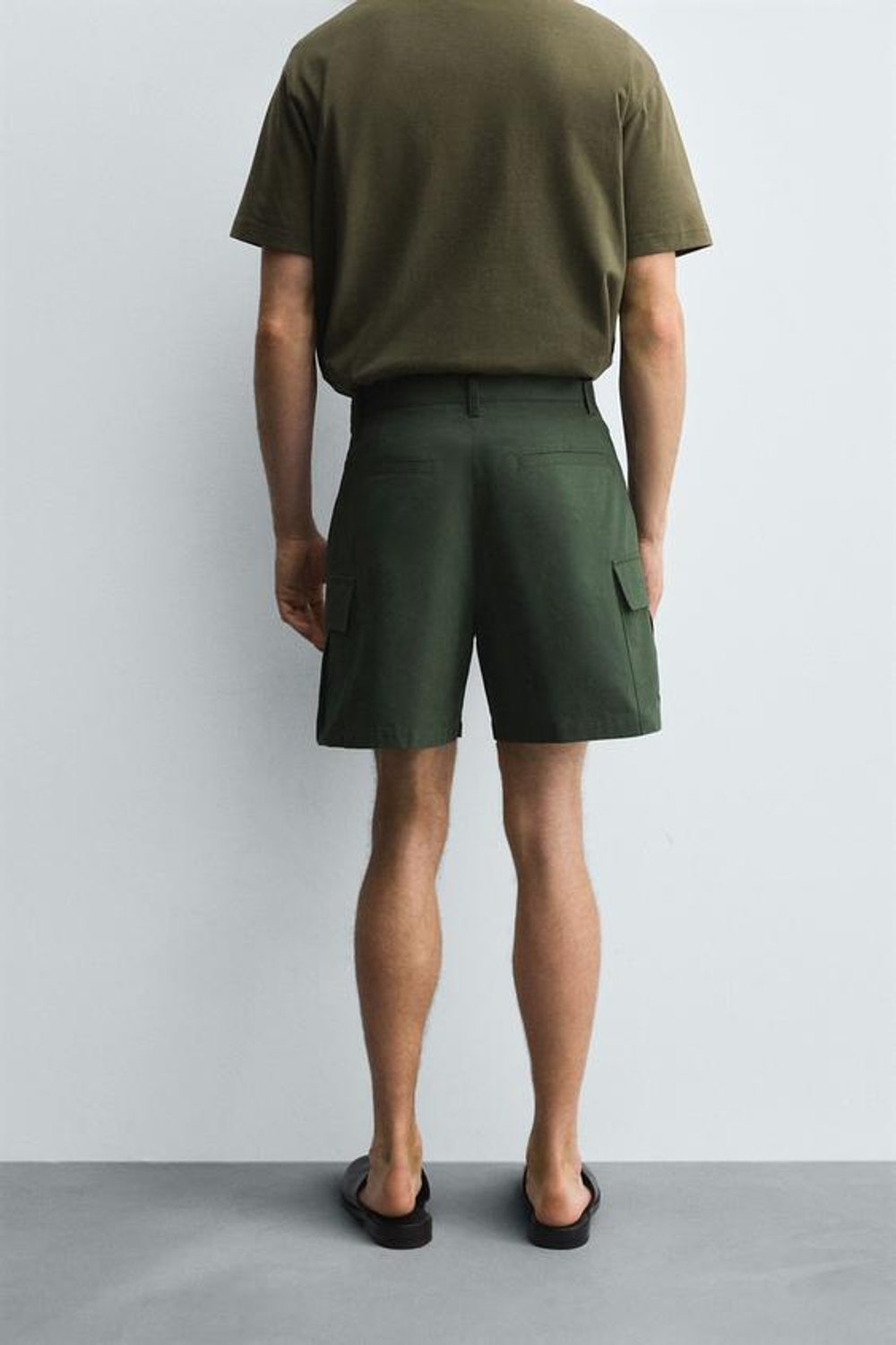 ZARA ШОРТЫ-БЕРМУДЫ КАРГО КЛАССИЧЕСКОГО КРОЯ, ТЕМНО-ЗЕЛЕНЫЙ