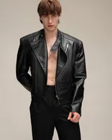 Черная кожаная куртка 