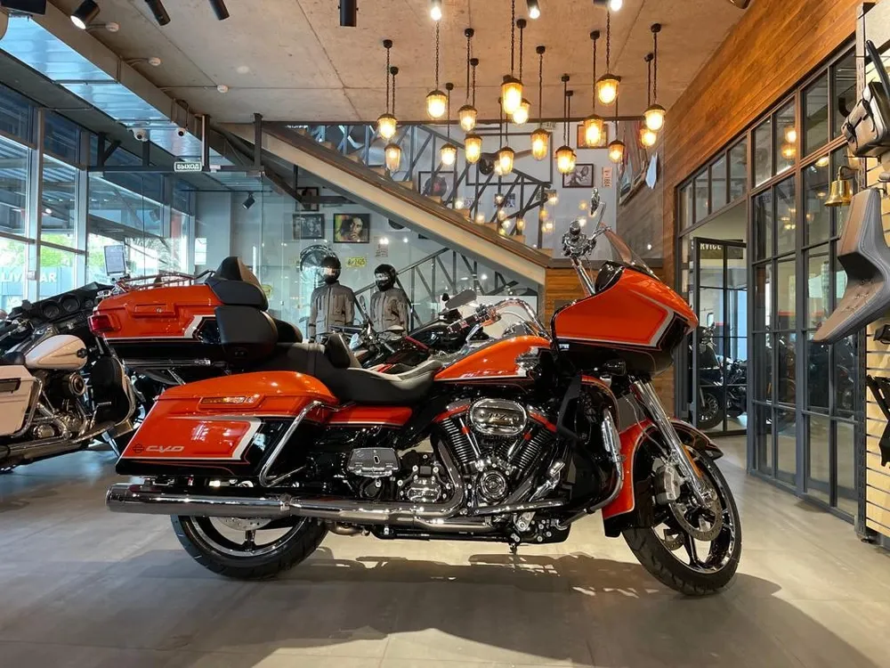 CVO Road Glide Limited Harley-Davidson (Wicked Orange Pearl)