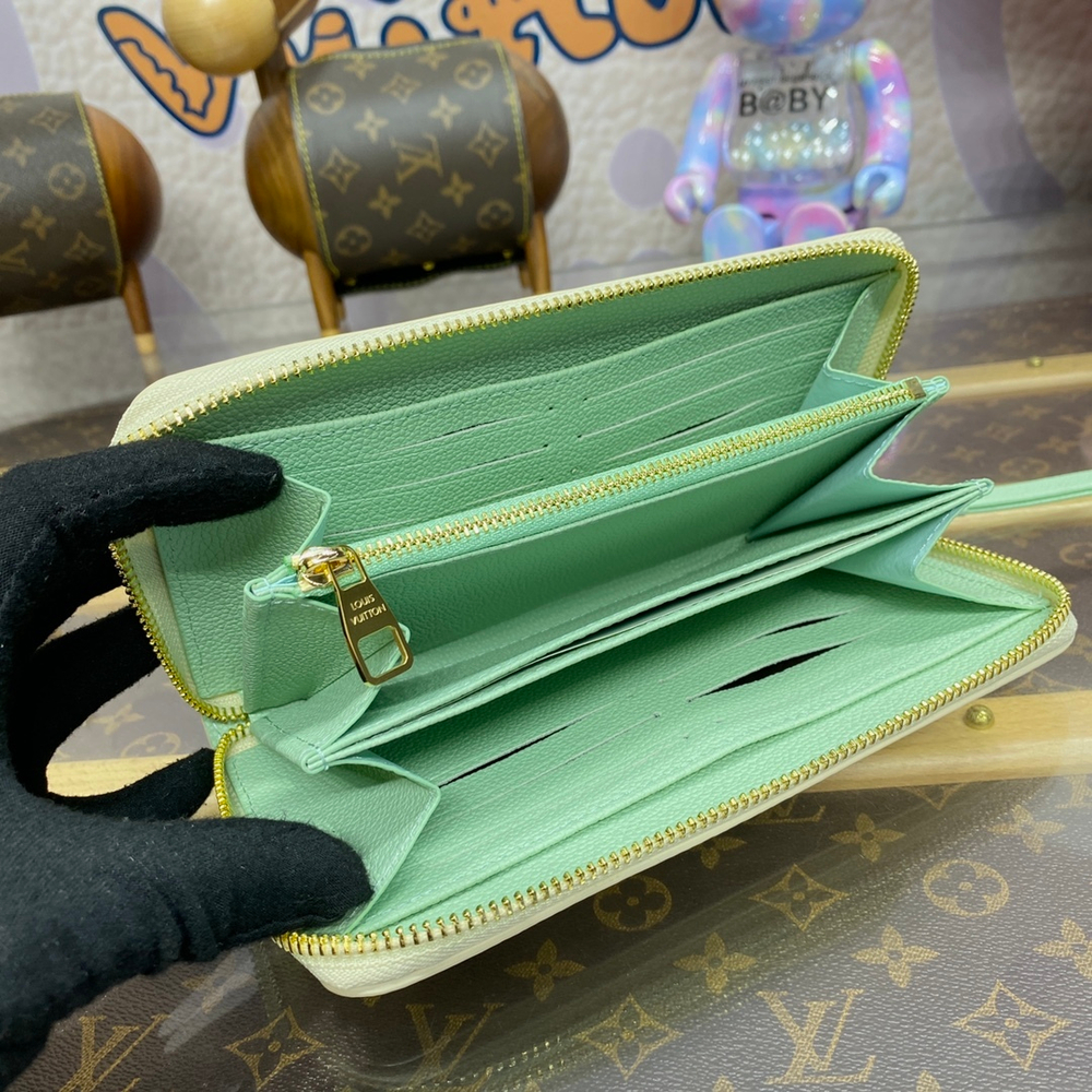 Louis Vuitton Zippy Wallet