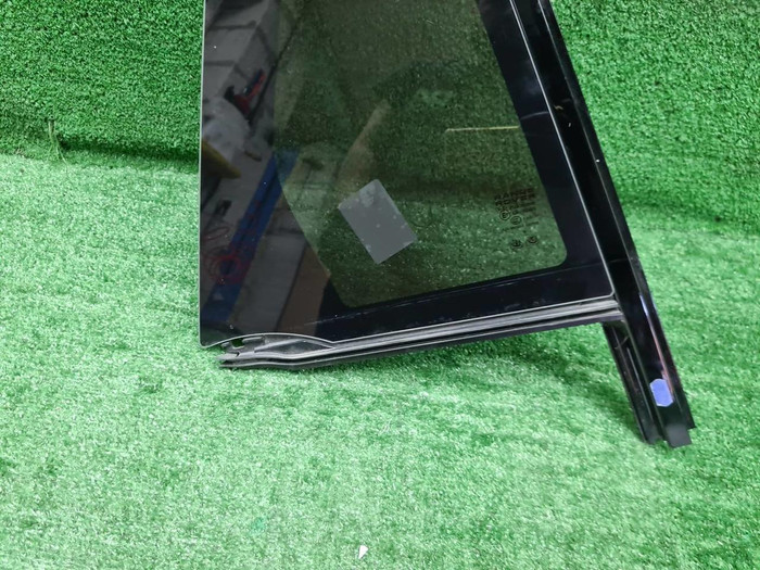 Форточка двери задняя правая RR Vogue 4 L405 12-22