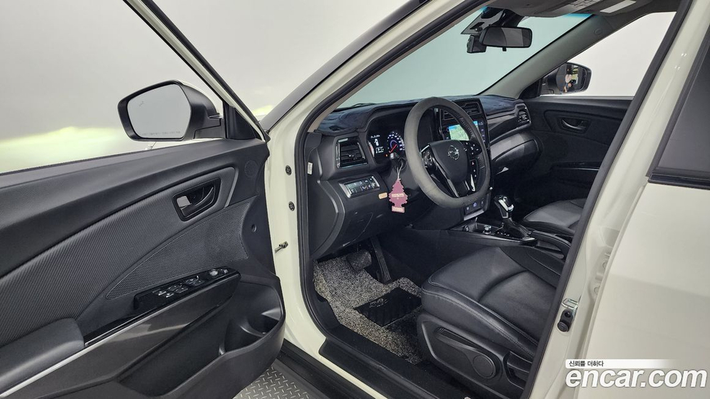 KG Mobility (Ssangyong) Very New Tivoli Бензин 1.5 2WD (10.2020)