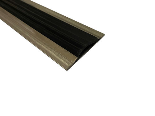 Полоса-Порог 40х4мм с резиновой вставкой, шлифованный (матовый), из нержавеющей стали 304, длина 0.9м, 1 штука