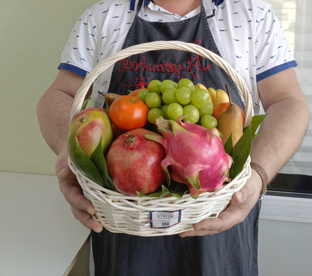 Корзина с фруктами