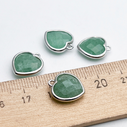 Подвеска Сердце, авантюрин полупрозрачный, цвет серебро (родий), размер около 14*13 мм, цена за 1 шт