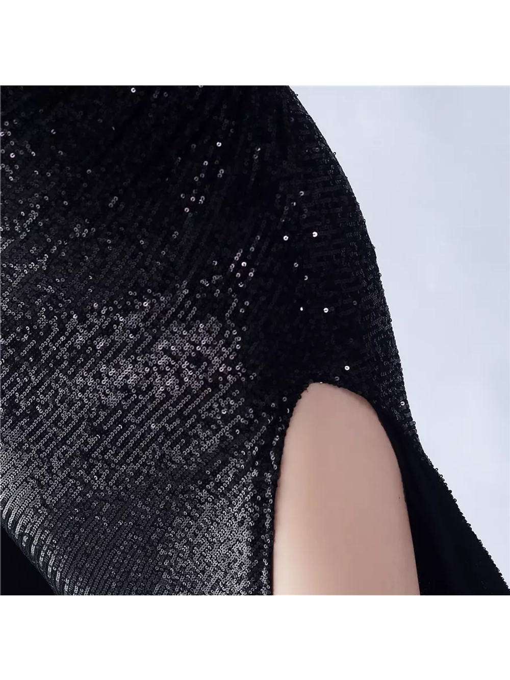 Платье макси блестящее с разрезом