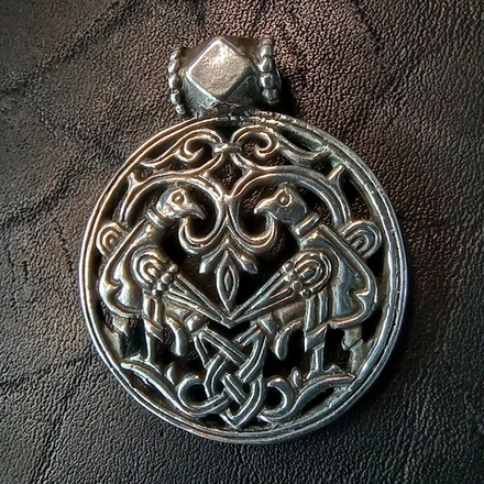 Подвеска. Две птицы