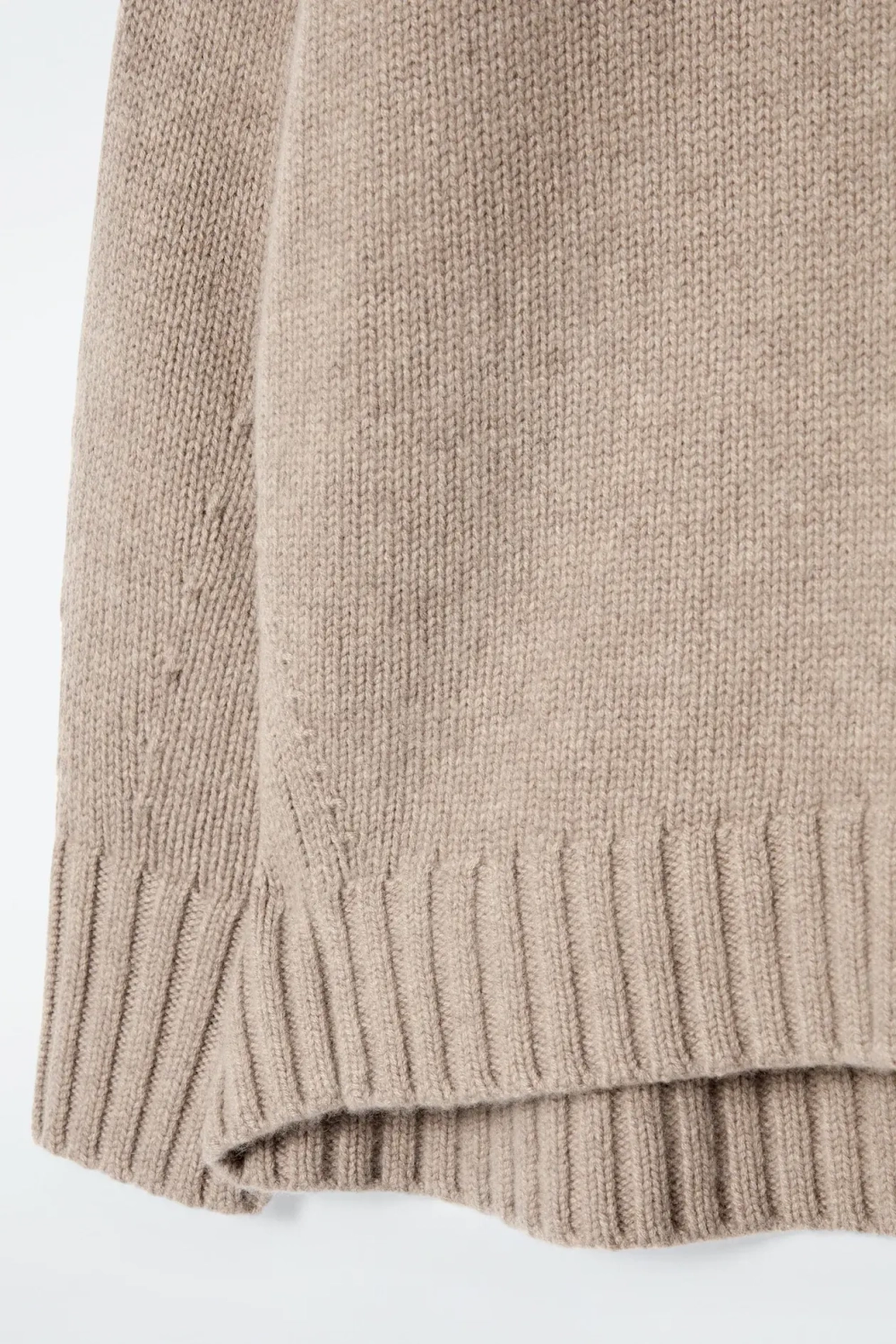 COS КАШЕМИРОВЫЙ СВИТЕР ГРУБОЙ ВЯЗКИ, БЕЖЕВЫЙ