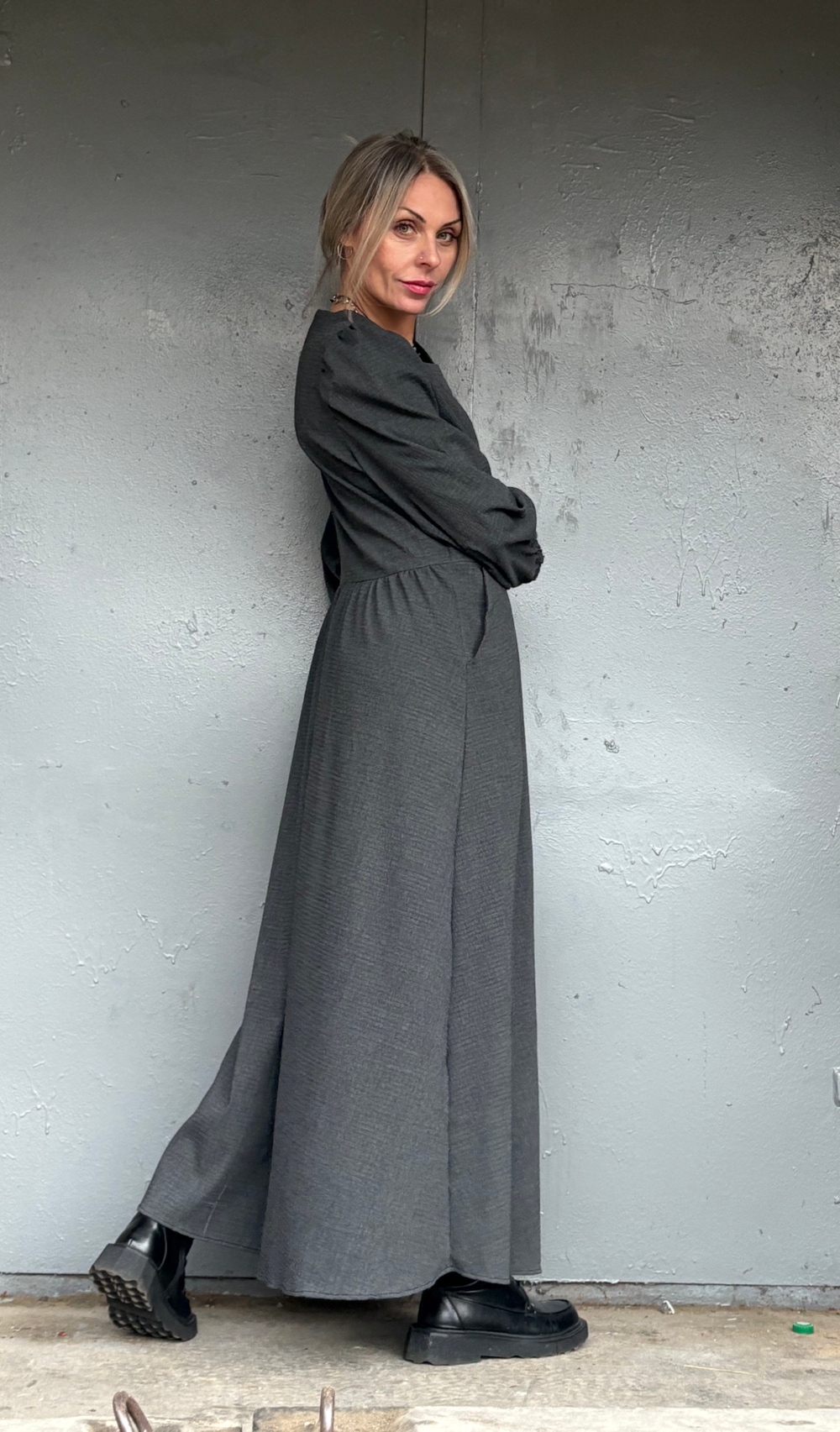 Платье , на запах/ темный графит